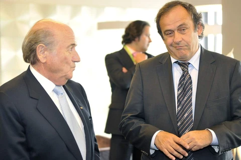 Blatter và Platini chính thức bị "treo giò" 90 ngày do bê bối hối lộ