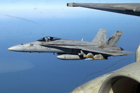 Video chiến đấu cơ F-18 của Mỹ nổ tung làm phi công tử nạn