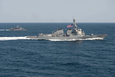 Tàu khu trục Mỹ đã tiến gần đảo Trung Quốc tôn tạo trái phép