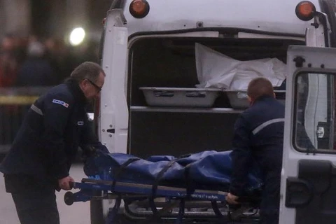 Danh tính phụ nữ đánh bom tự sát trong vụ đột kích gần Paris