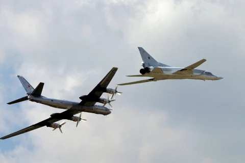 Máy bay ném bom chiến lược của Nga vượt ngàn dặm đánh IS