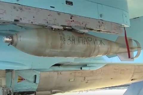 [Video] Phi công Nga viết "Vì Paris" lên trái bom ném xuống Syria