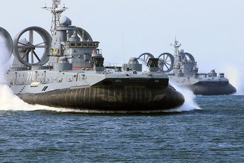 Cận cảnh "quái vật biển" của Nga khai hỏa trên biển Baltic