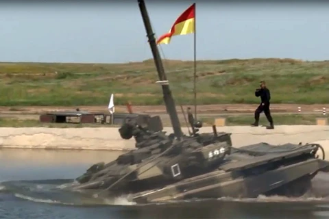 [Video] Xe tăng T-90 của Nga lặn sâu dưới nước đáng kinh ngạc