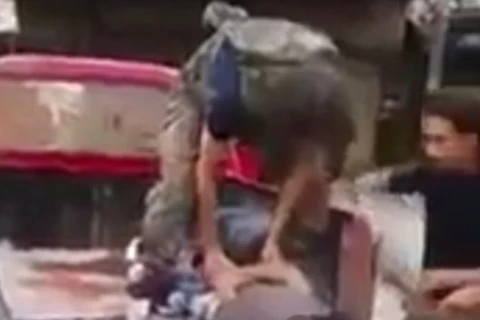 Chấn động đoạn video phiến quân Syria cắt đầu một bé trai