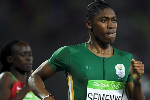 Nữ vận động viên bị nghi là đàn ông Semenya đoạt HCV 800m
