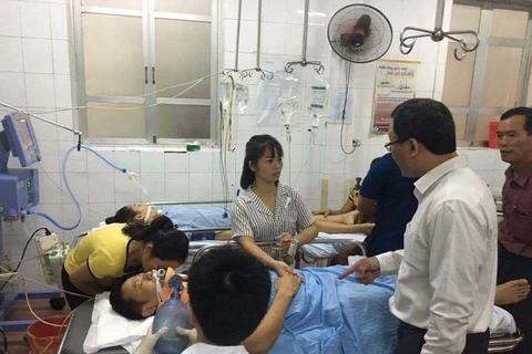 Một nạn nhân của vụ tai nạn được cấp cứu trong bệnh viện Việt Đức (Ảnh: Ủy ban an toàn giao thông Quốc gia) 