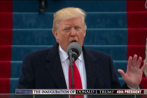 Video thời khắc Donald Trump tuyên thệ để trở thành Tổng thống Mỹ