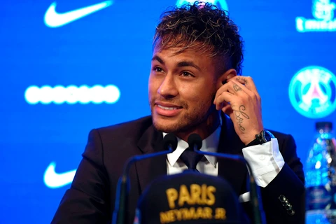 Video bản hợp đồng kỷ lục thế giới Neymar ra mắt PSG