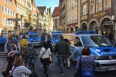 Tấn công bằng đâm xe ở Đức: Lái xe tự sát, truy lùng 2 nghi can