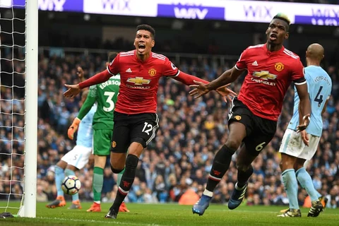 Pogba hất đổ tiệc mừng của Manchester City, Bayern lên ngôi sớm