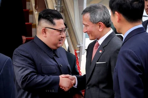 Hình ảnh đầu tiên của nhà lãnh đạo Kim Jong-un khi tới Singapore