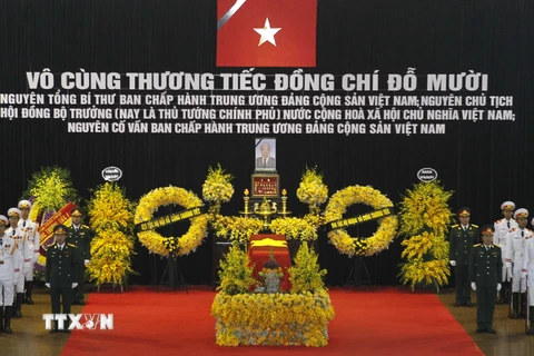 Linh cữu nguyên Tổng Bí thư Đỗ Mười quàn tại Nhà tang lễ quốc gia, số 5 Trần Thánh Tông (Hà Nội). (Ảnh: TTXVN)