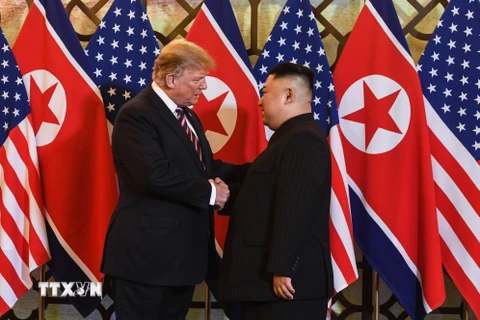 Ông Trump khen ông Kim trong cuộc gặp đầu tiên ở Metropole