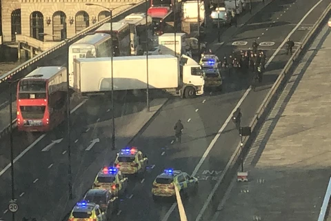 Tấn công bằng dao trên Cầu London, cảnh sát bắn một nghi phạm