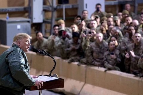 Tổng thống Mỹ Donald Trump từng công du tới căn cứ bị Iran tấn công