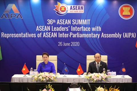 Trong ảnh: tịch ASEAN 2020 và Chủ tịch Quốc hội Nguyễn Thị Kim Ngân, Chủ tịch Hội đồng Liên Nghị viện ASEAN (AIPA) lần thứ 41 chủ trì Đối thoại giữa các Nhà lãnh đạo ASEAN và AIPA. Ảnh: Thống Nhất - TTXVN