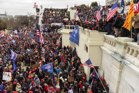 Toàn cảnh vụ người biểu tình quá khích xông vào trụ sở Quốc hội Mỹ