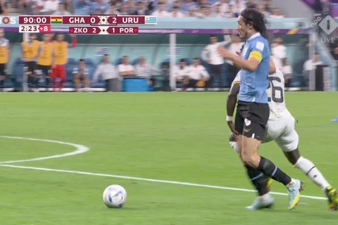 Cavani nổi giận đấm màn hình VAR sau khi Uruguay bị loại tức tưởi