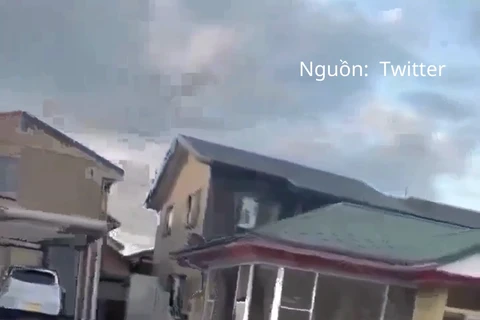 Hình ảnh đường phố nứt toác sau trận động đất kinh hoàng ở Nhật Bản