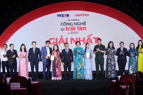 Toàn cảnh lễ trao Giải ảnh-video "Công nghệ từ trái tim-Technology with heart"