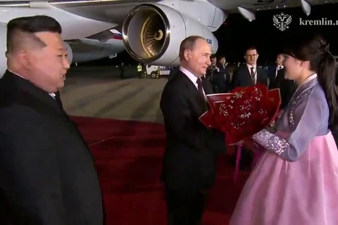 Nhà lãnh đạo Triều Tiên Kim Jong-un nồng nhiệt chào đón Tổng thống Nga Putin