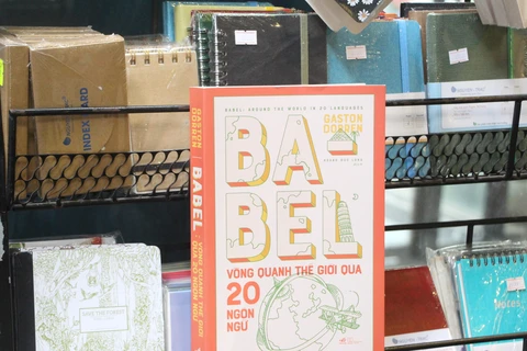 Cuốn sách “Babel: Vòng quanh thế giới qua 20 ngôn ngữ” là công trình của tác giả Gaston Dorren, một nhà ngôn ngữ học người Hà Lan. (Ảnh: Nhã Nam) 