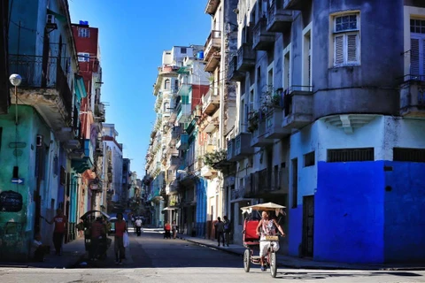 Đường phố ở La Habana, ảnh chụp của tác giả Nguyễn Việt Thanh.