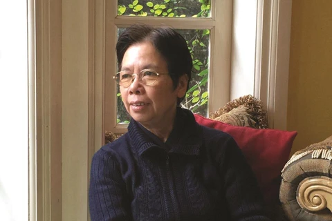 Nhà văn Lê Phương Liên vừa ra mắt cuốn sách kỷ niệm 50 năm viết văn. (Ảnh: NVCC)