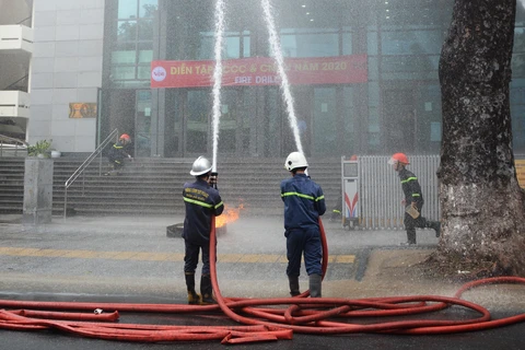 Lực lượng Cảnh sát Phòng cháy, chữa cháy diễn tập tại Đà Nẵng. (Ảnh: Văn Dũng/TTXVN)