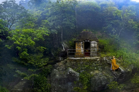Bức ảnh "Chốn linh thiêng" của tác giả Phạm Hoài Nam (Hà Nội) đạt giải Nhất hạng mục đề tài về Ngọa Vân.