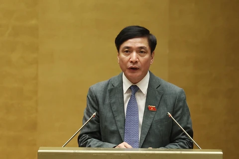 Tổng Thư ký Quốc hội Bùi Văn Cường trình bày Tờ trình về dự kiến Chương trình giám sát của Quốc hội năm 2022. (Ảnh: Dương Giang/TTXVN) 