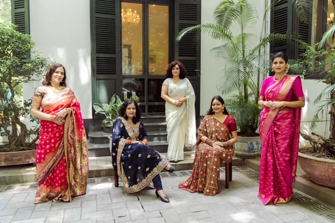 Bức ảnh chụp các kiểu trang phục truyền thống của phụ nữ Ấn Độ dành giải Nhất cuộc thi ảnh do Hội Hữu nghị Việt Nam-Ấn Độ (Hà Nội) tổ chức.