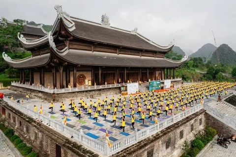 Kỷ niệm Ngày Quốc tế Yoga lần thứ 8 tại Chùa Tam Chúc, Hà Nam ngày 29/5/2022. (Ảnh: Đại sứ quán Ấn Độ)