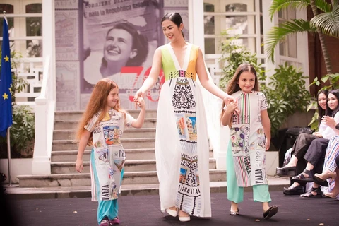 Các nhà thiết kế VN và Italy quảng bá bộ sưu tập 60 áo dài ra thế giới