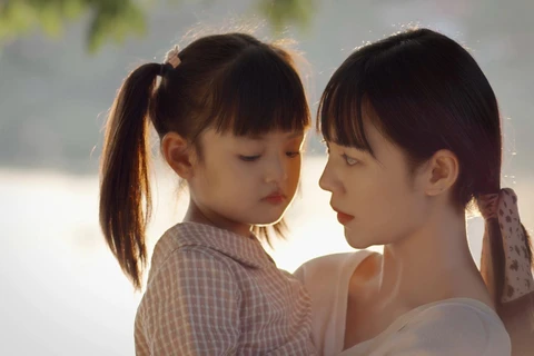 Với bộ phim này, diễn viên Quỳnh Kool lần đầu vào vai một người mẹ. (Ảnh VFC)