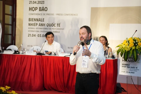 Ông Thierry Vergon, Giám đốc Viện Pháp tại Việt Nam phát biểu tại họp báo Photo Hanoi’23. (Ảnh: PV/Vietnam+)