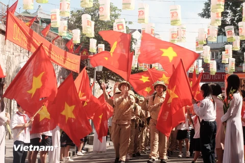 Tái hiện không khí hào hùng ngày 'năm cửa ô đón mừng đoàn quân tiến về'