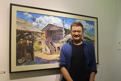 Rực rỡ văn hóa, con người Lào qua triển lãm của họa sỹ Lê Dũng Cường, nguyên Bí thư thứ hai của Đại sứ quán Việt Nam tại Lào.
