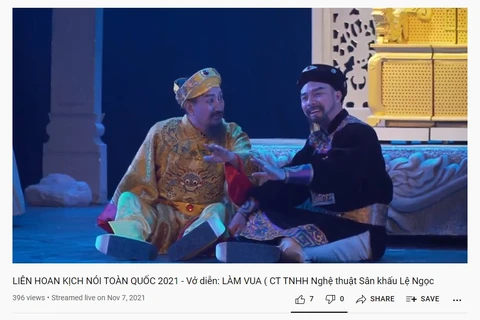 Vở 'Làm vua' chiếu trực tuyến trên YouTube 'Nghệ thuật biểu diễn Việt Nam.' (Ảnh chụp màn hình)