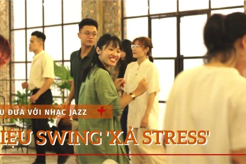 Điệu nhảy 'xả stress' trên nền nhạc jazz mỗi dịp cuối tuần. (Ảnh: Minh Anh/Vietnam+)