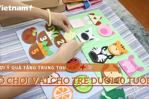 Gợi ý quà tặng đồ chơi vải thú vị cho trẻ nhỏ dịp Trung Thu. (Ảnh: Minh Anh/Vietnam+)