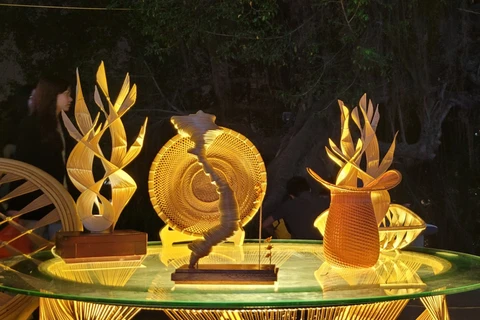 Một số sản phẩm từ tre, trúc tại không gian trưng bày ven Hồ Gươm. (Ảnh: Minh Anh/Vietnam+)