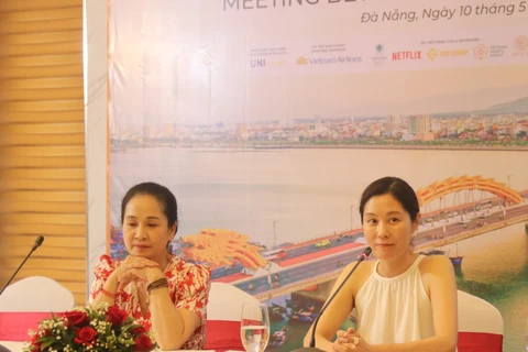Nữ diễn viên Moon So-ri cùng trả lời họp báo với Nghệ sỹ Nhân dân Lan Hương. (Ảnh: Minh Anh/Vietnam+)