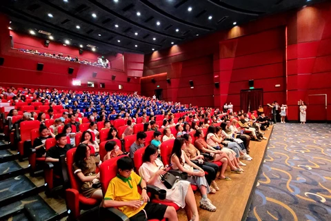 Đông đảo khán giả tham gia buổi khai mạc Liên hoan Phim châu Âu lần thứ 22 tại Hà Nội. (Ảnh: Minh Anh/Vietnam+) 
