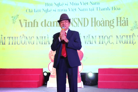 Nghệ sỹ Nhân dân Hoàng Hải trong bữa tiệc thân mật mừng Giải thưởng Nhà nước về Văn học-nghệ thuật danh giá. (Ảnh: Minh Anh/Vietnam+)