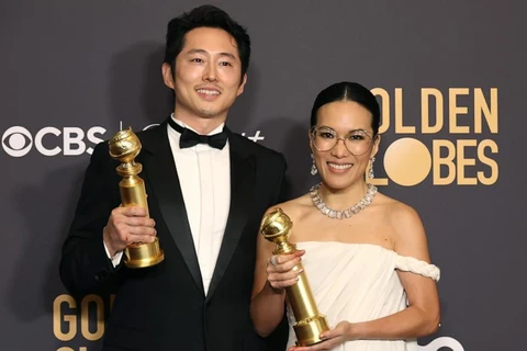 Nữ chính gốc Việt của phim Netflix “Beef” thắng giải tại Quả Cầu Vàng 