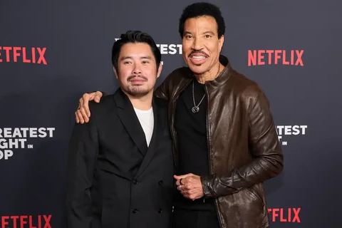 Bảo Nguyễn và Lionel Richie trong một sự kiện quảng bá phim. (Ảnh: Reuters)