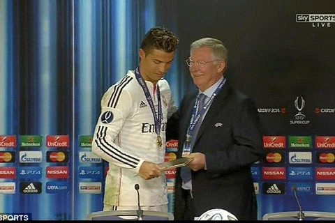 Cristiano Ronaldo dâng tặng danh hiệu cho thầy Ferguson
