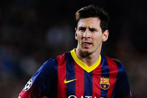Quay chậm pha đi bóng qua người kinh điển của Messi